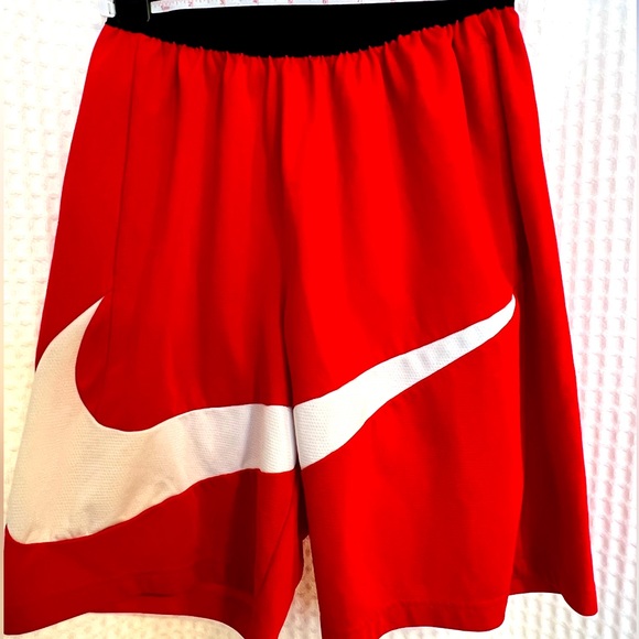 Nike Red Men’s Small basketball 🏀 shorts with Dri-Fit and pockets. EUC - Picture 1 of 10